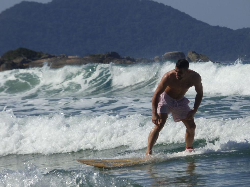 Le surf réclame beaucoup d'équilibre. On fait face à une matière mouvante. 